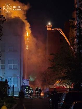 Russian air assault hits civilian targets and critical energy infrastructure across multiple Ukrainian regions KIEV, UKRAINE - SEPTEMBER 28: (----EDITORIAL USE ONLY - MANDATORY CREDIT - STATE EMERGENCY SERVICE OF UKRAINE HANDOUT - NO MARKETING NO ADVERTISING CAMPAIGNS - DISTRIBUTED AS A SERVICE TO CLIENTS----) Emergency personnel respond a fire at multi-story building following an extensive overnight wave of Russian drone and missile strikes across Ukraine, on September 28, 2026. The nationwide barrage targeted civilian areas and vital energy networks across the Kharkiv, Kyiv, Odesa, Zhytomyr, Sumy, and Dnipro regions. In Kharkiv, a direct impact severely damaged upper floors of a residential block, injuring at least 28 civilians, inclu Copyright: x2026xAnadoluxUkrainianxStatexEmergencyxServicex