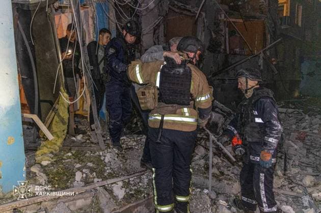 Russian air assault hits civilian targets and critical energy infrastructure across multiple Ukrainian regions KHARKIV, UKRAINE - SEPTEMBER 28: (----EDITORIAL USE ONLY - MANDATORY CREDIT - STATE EMERGENCY SERVICE OF UKRAINE HANDOUT - NO MARKETING NO ADVERTISING CAMPAIGNS - DISTRIBUTED AS A SERVICE TO CLIENTS----) Emergency personnel conduct search and rescue operation at damaged multi-story building following an extensive overnight wave of Russian drone and missile strikes across Ukraine, on September 28, 2026. The nationwide barrage targeted civilian areas and vital energy networks across the Kharkiv, Kyiv, Odesa, Zhytomyr, Sumy, and Dnipro regions. In Kharkiv, a direct impact severely damaged upper floors of a residential block, injur Copyright: x2026xAnadoluxUkrainianxStatexEmergencyxServicex