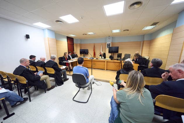 Preliminary Hearing for the Villaescusa Coach Accused of Recording 51 Female Players; Prosecutors Seek 148 Years in Santander The coach, accused of using his cell phone to record dozens of adult and underage female soccer players in a locker room, appeared at the preliminary hearing for the case, in the Criminal Division of the Santander Court of First Instance, on September 28, 2026, in Santander, Cantabria, Spain. The coach, who is accused of recording 51 female soccer players in the locker room, faces 148 years in prison and a fine of approximately 269,000 euros for using his cell phone to film nearly 50 adult and underage athletes in the locker room in the town of La Concha de Villaescusa between April and August 2024. The Cantabria Pr Copyright: xJuanmaxSerranox 7805723