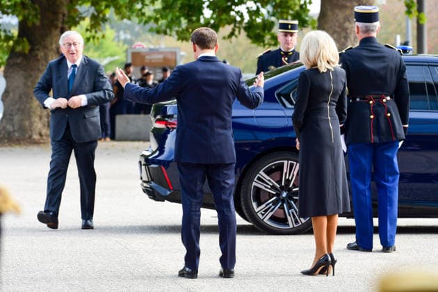 President Emmanuel Macron and his wife, First Lady Brigitte Macron, welcome former European Commission President Jean-Claude Juncker upon his arrival for the At the Roots of Europe for Peace and Unity meeting at the Robert Schuman Conference Center in Metz, France, on September 28, 2026, the final day of the Pope’s visit to France. Romain Doucelin, Bestimage. French President Emmanuel Macron and his wife, First Lady Brigitte Macron, welcome guests upon their arrival for the At the Roots of Europe: For Peace and Unity meeting at the Robert Schuman Conference Center in Metz, France, on September 28, 2026, the final day of the Pope’s visit to France Metz, France Copyright: xRomainxDoucelinx xBestimagexRomainxDoucelinx xBestimagex