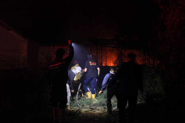 Wildfires rage Indonesia s Palembang PALEMBANG, INDONESIA - SEPTEMBER 28 : Local residents and firefighters try to extinguish wildfires near resident area at Sematang Borang district in Palembang, South Sumatera, Indonesia on September 28, 2026. For weeks, Indonesia has been battling fires that have burned vast swathes of forest and peat ecosystems, causing toxic haze to blanket parts of the country, Malaysia and Singapore. Some 175,000 people in Indonesia have suffered from respiratory illness since August, its health ministry said, as it continues to battle wildfires that have raged for weeks. Muhammad Fajri Anadolu Palembang Indonesia. Editorial use only. Please get in touch for any other usage. Copyright: x2026xAnadoluxMuhammadxFajrix