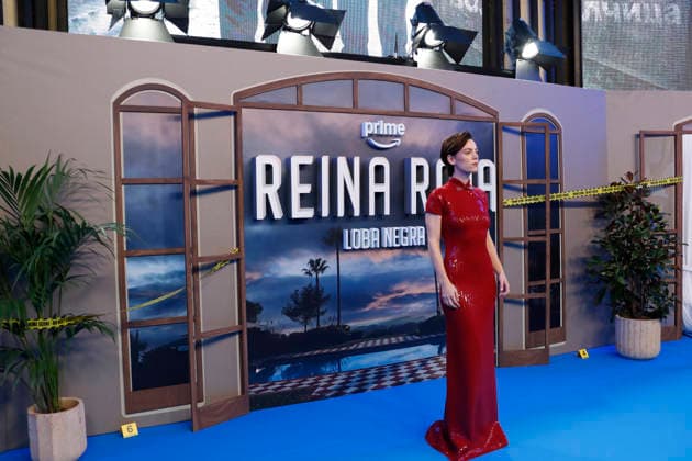 September 28, 2026, Madrid, Community Of Madrid, Spain: Spanish actress VICKY LUENGO, who plays the lead role of Antonia Scott, the most intelligent person on Earth, attends the blue carpet premiere of the second season of the Amazon Prime Video series Reina Roja: Loba Negra at Cine Capitol on Monday, September 28, 2026, in Madrid, Spain. Luengo dazzled in a red sequined Max Mara Resort 2027 gown inspired by the traditional Chinese qipao. Directed by Koldo Serra and based on the bestselling novel by Juan Gomez-Jurado, the thriller series follows Scott and her partner Jon Gutierrez as they face the Russian mafia and a dangerous hitwoman in the Costa del Sol. The exclusive debut gathered the main cast and Spanish celebrities to celebrate th - ZUMAo127 20260928_zep_o127_200 Copyright: xHugoxOrtunox