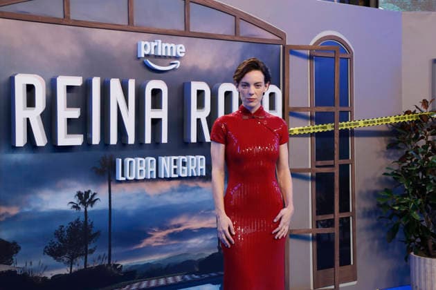 September 28, 2026, Madrid, Community Of Madrid, Spain: Spanish actress VICKY LUENGO, who plays the lead role of Antonia Scott, the most intelligent person on Earth, attends the blue carpet premiere of the second season of the Amazon Prime Video series Reina Roja: Loba Negra at Cine Capitol on Monday, September 28, 2026, in Madrid, Spain. Luengo dazzled in a red sequined Max Mara Resort 2027 gown inspired by the traditional Chinese qipao. Directed by Koldo Serra and based on the bestselling novel by Juan Gomez-Jurado, the thriller series follows Scott and her partner Jon Gutierrez as they face the Russian mafia and a dangerous hitwoman in the Costa del Sol. The exclusive debut gathered the main cast and Spanish celebrities to celebrate th - ZUMAo127 20260928_zep_o127_195 Copyright: xHugoxOrtunox