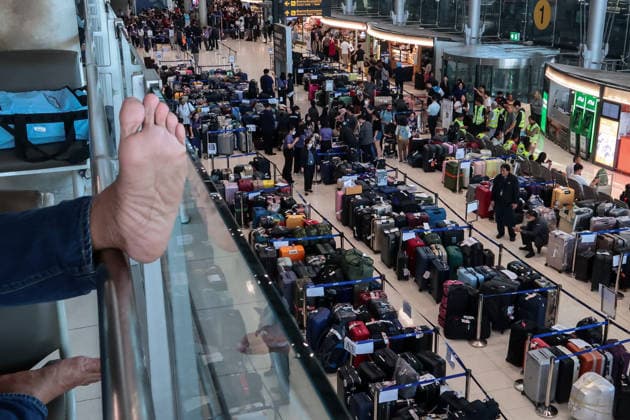 September 29, 2026, Bangkok, Bangkok, Thailand: More than 3,000 passenger bags from 52 Thai Airways International flights are piled up at Suvarnabhumi Airport after severe flooding across Bangkok left ground staff unable to reach work, forcing scores of travelers to wait overnight, in Bangkok, Thailand, September 29, 2026. Bangkok Thailand - ZUMAp219 20260929_zip_p219_003 Copyright: xNattaphonxPhanphongsanonx