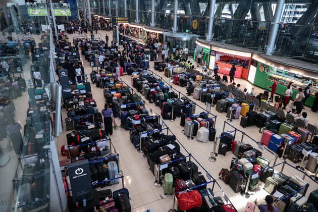 September 29, 2026, Bangkok, Bangkok, Thailand: More than 3,000 passenger bags from 52 Thai Airways International flights are piled up at Suvarnabhumi Airport after severe flooding across Bangkok left ground staff unable to reach work, forcing scores of travelers to wait overnight, in Bangkok, Thailand, September 29, 2026. Bangkok Thailand - ZUMAp219 20260929_zip_p219_005 Copyright: xNattaphonxPhanphongsanonx