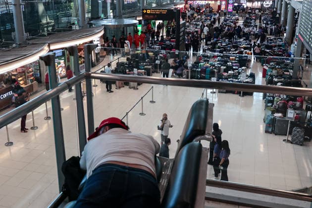 September 29, 2026, Bangkok, Bangkok, Thailand: More than 3,000 passenger bags from 52 Thai Airways International flights are piled up at Suvarnabhumi Airport after severe flooding across Bangkok left ground staff unable to reach work, forcing scores of travelers to wait overnight, in Bangkok, Thailand, September 29, 2026. Bangkok Thailand - ZUMAp219 20260929_zip_p219_001 Copyright: xNattaphonxPhanphongsanonx