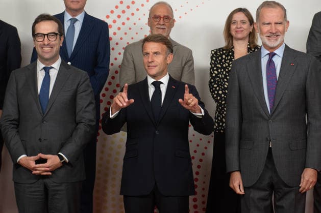 Felipe VI and Macron Speak at the France-Spain Trade and Investment Forum King Felipe VI (left), the President of the French Republic, Emmanuel Macron (center), and the First Vice President and Minister of Economy, Trade, and Enterprise, Carlos Cuerpo (right), during the Spain-France Trade and Investment Forum, at the Ministry of Economy, Trade, and Enterprise, on September 30, 2026, in Madrid, Spain. The Forum, organized on the occasion of the President of the French Republic’s visit to Spain, is a business event dedicated to identifying opportunities for collaboration and strengthening partnerships in priority sectors for both countries. SEPTEMBER 30, 2026 Fernando Sá Madrid, Spain Copyright: xFernandoxSanchezx 7810034