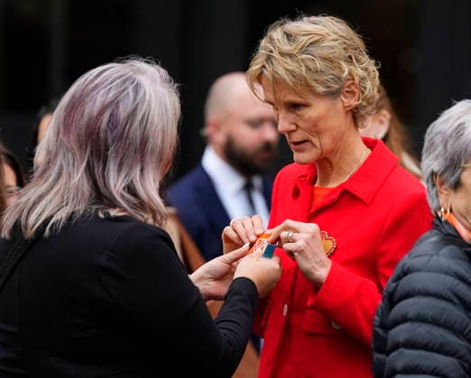 September 30, 2026, Ottawa, On, CAN: Metis National Council President Victoria Pruden, left, gives Diana Fox Carney, wife of Prime Minister Mark Carney, a beaded Orange Shirt Day pin that she had been wearing, in thanks for her presence at the re-raising of the Survivor s Flag ceremony on Parliament Hill in Ottawa, on National Day for Truth and Reconciliation, Wednesday, Sept. 30, 2026. Ottawa CAN - ZUMAc35_ 20260930_zaf_c35_010 Copyright: xJustinxTangx
