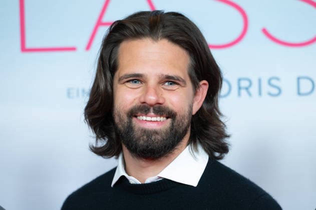 Josef ELLERS, actor, portrait, cropped single image, single subject, red carpet, Red Carpet Show, Arrival, Movie Premiere: Ms. Winkler Leaves the Building, on September 30, 2026, at the Lichtburg in Essen,
