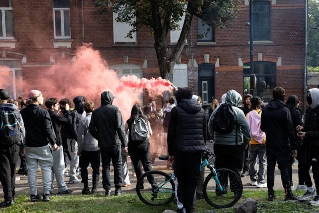 VALENCIENNES HIGH SCHOOL STUDENT PROTEST FRIDAY MORNING PHOTOPQR VOIX DU NORD PIERRE ROUANET 10 02 2026 VALENCIENNES, October 2, 2026 Third day of high school student protests in the Valenciennes area; this Friday morning, high schools were blocked, anger among high school students. The students gathered in downtown Valenciennes, between the École de l’Escaut and the École du Hainaut. There were scuffles, some slogans and signs, a few bottles and stones thrown, and acts of vandalism, along with police charges and clashes near the Vauban Polyclinic. PHOTO: PIERRE ROUANET, LA VOIX DU NORD. France: Fires have broken out at several schools in France as students protest by blocking educational institutions nationwide over school funding and lea Copyright: xPHOTOPQR VOIXxDUxNORD MAXPPPxPIERRExROUANETx 20261002VDN1155 20261002VDN1155