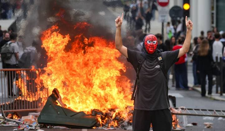 High school blockades, student protests, clashes with law enforcement PHOTOPQR SUD OUEST David Le Deodic Pau October 2, 2026 High school blockades, student protests, tensions with law enforcement, in Pau on October 2, 2026 High school students from Barthou, Saint John Perse, Saint Cricq, and Baradat gathered France Fires have broken out at several schools in France, as students protest by blockading educational institutions nationwide over school funding and learning conditions Pau BEARN France Copyright: xPHOTOPQR SUDxOUEST MAXPPPxDavidxLexDeodicx 20261002SDO1806 20261002SDO1806