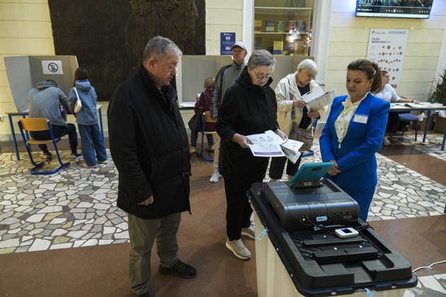 Voters cast ballots in Sarajevo as Bosnia and Herzegovina holds general elections SARAJEVO, BOSNIA AND HERZEGOVINA - OCTOBER 04: Voters cast their ballots as polling stations open for the 2026 General Elections in Sarajevo, Bosnia and Herzegovina on October 04, 2026. The nationwide vote features the inaugural use of new electoral technologies, including biometric voter identification, optical ballot scanners, and automated result transmission systems. Citizens are voting to elect members of the tripartite Presidency of Bosnia and Herzegovina, deputies to the Parliamentary Assembly, the Federation of BiH Parliament, the President and Vice Presidents of Republika Srpska, the National Assembly of Republika Srpska, and cantonal assemblies. Sami Copyright: x2026xAnadoluxSamirxJordamovicx