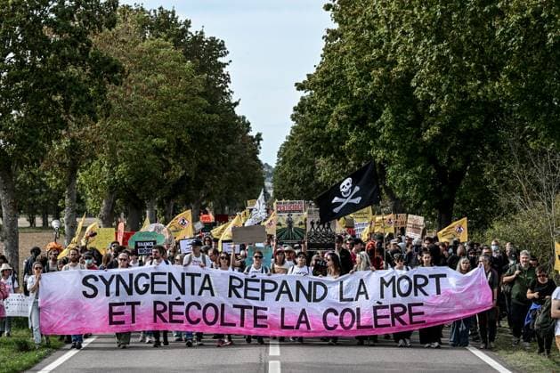 PROTEST AGAINST PESTICIDES PHOTOPQR OUEST FRANCE Martin ROCHE Saint Pierre la Garenne October 3, 2026 This Saturday, October 3, 2026, a protest against pesticides is being held in Saint-Pierre-la-Garenne, Eure, Normandy. In the massive procession, farmers, patients, healthcare workers, and citizens demanded the closure of production sites such as Syngenta’s. The rally was organized by an unprecedented coalition: the Confédération paysanne, Les Soulèvements de la Terre, the association Cancer Colère, and the Collectif de soutien aux victimes des pesticides de l’Ouest (CSVPO). Photographer: Martin ROCHE, Ouest France. Saint-Pierre-la-Garenne, October 3, 2026. On Saturday, October 3, 2026, a protest against pesticides was held in Saint-Pierre Copyright: xPHOTOPQR OUESTxFRANCE MAXPPPxMartinxROCHEx 20261004OFR7251 20261004OFR7251