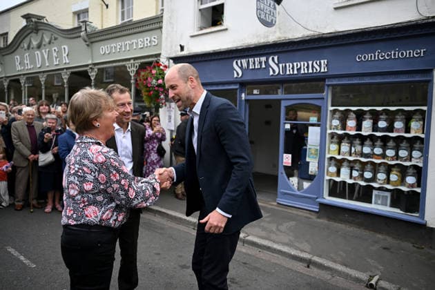 The Prince Of Wales Visits Ilminster ILMINSTER, ENGLAND - OCTOBER 06: Prince William, Prince of Wales shakes hands with Jane Morgan, the owner of Sweet Surprise, during his visit to Sweet Surprise cafe on October 06, 2026 in Ilminster, England. The Prince of Wales visited Ilminster in Somerset to learn about communities growing their resilience to wild fires, flood and challenges caused by extreme weather and global warming., Credit:Finnbarr Webster PA ROTA - B68 Avalon United Kingdom, England, Ilminster Copyright: xFinnbarrxWebsterx xPAxROTAx-xB68x xAvalonx 1141004070