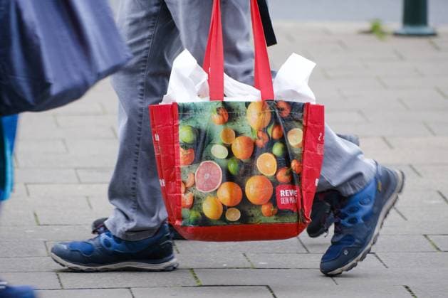 Labour agency study: Higher minimum wage improves purchasing power, archive images
