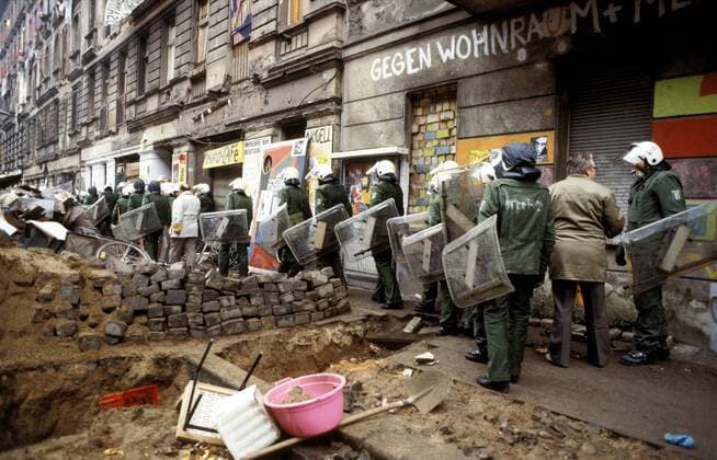 IMAGO Archive, Germany, Eviction of squats in Mainzer Strasse, Berlin 1990