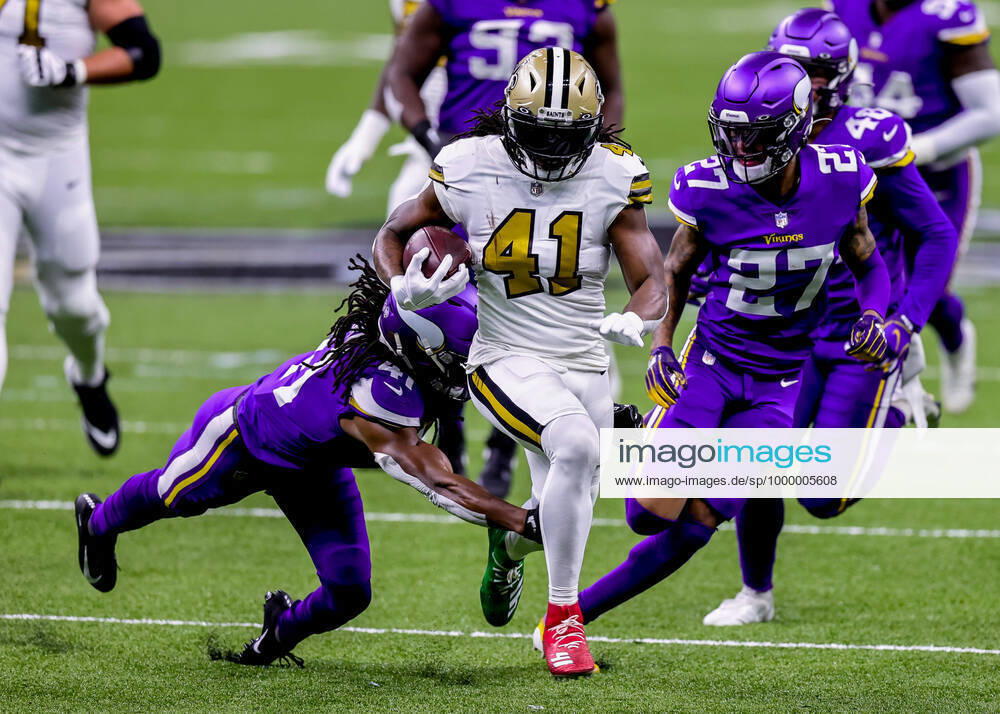 Bilder des Jahres 2020, Sport 12 Dezember NEW ORLEANS, LA - DECEMBER 25: Minnesota Vikings cornerback Cameron Dantzler (27) chases down New Orleans Saints running back Alvin Kamara (41) for a tackle on December 25, 2020 at the Mercedes-Benz Superdome in New Orleans, LA. (Photo by Stephen Lew Icon Sportswire) NFL, American Football Herren, USA DEC 25 Vikings at Saints Icon2012252235
