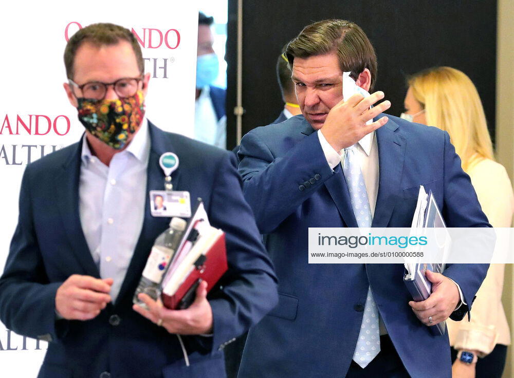 Florida Gov. Ron DeSantis removes his face mask as he arrives for a press briefing on the state s status in the coronavirus crisis, at Orlando Health s Orlando Regional Medical Center, Sunday, April 26, 2020. All the speakers participating in the briefing removed their masks to deliver remarks and answer questions. DeSantis arrives with Orlando Health President & CEO David Strong, left. Orlando USA - ZUMAm67_ 20200426_zaf_m67_008