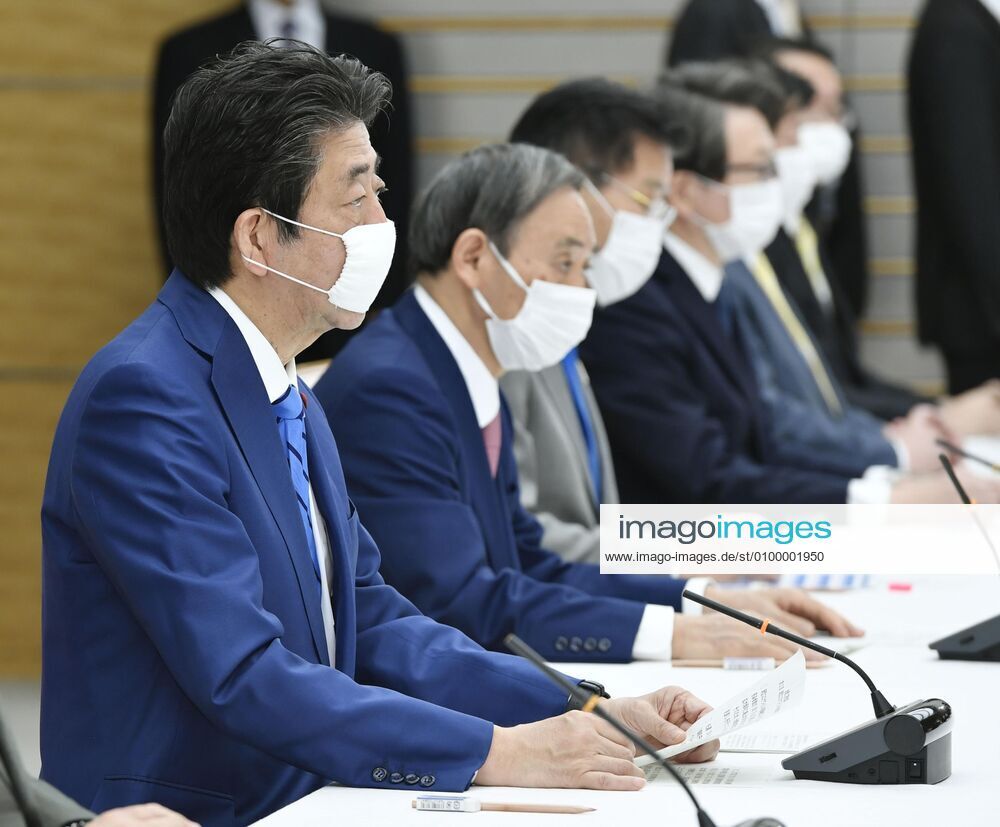 New coronavirus Japanese Prime Minister Shinzo Abe (L) attends a meeting of the government task force on combatting the new coronavirus pandemic in Tokyo on April 27, 2020.