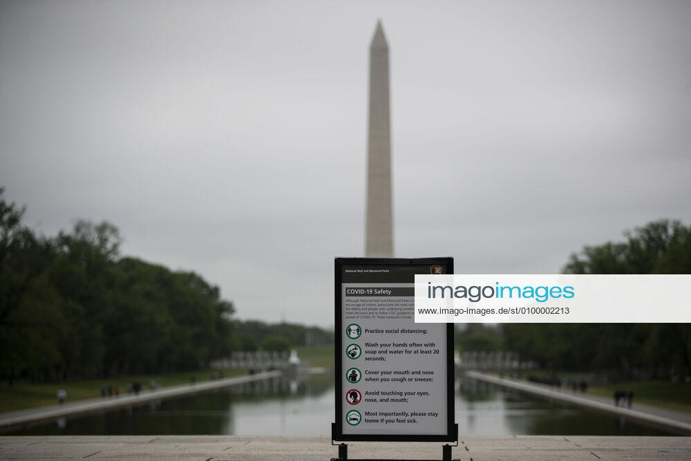 (200426) -- WASHINGTON, April 26, 2020 (Xinhua) -- Photo taken on April 26, 2020 shows a COVID-19 safety board near the Lincoln Memorial in Washington D.C., the United States. Anthony Fauci, director of the U.S. National Institute of Allergy and Infectious Diseases, said the country will be able to double its COVID-19 testing capacity over the next several weeks, which is needed to safely reopen portions of the economy, according to The Hill on Sunday. (Photo by Ting Shen Xinhua) U.S.-WASHINGTON D.C.-COVID-19-TESTING CAPACITY