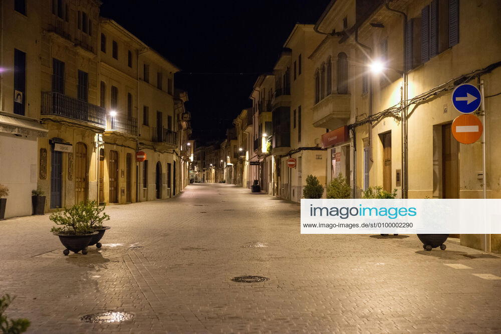 20200426 Children go out of the Home in Mallorca during Corona Lock down PALMA DE MALLORCA, SPAIN APRIL 26 2020 Empty roads in in Llucmajor at Children go out of the Home in Mallorca during Corona Lock down on April 26, 2020 in Palma de Mallorca, Palma de Mallorca Baleares Spain