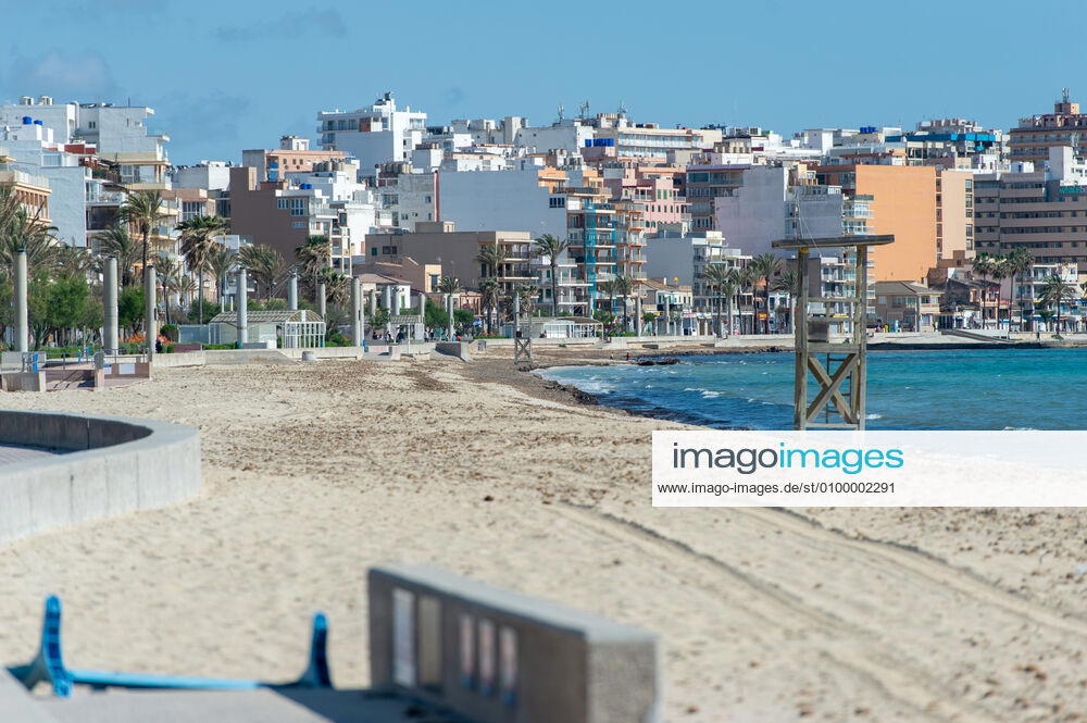 20200426 Children go out of the Home in Mallorca during Corona Lock down PALMA DE MALLORCA, SPAIN APRIL 26 2020 General view of the beach at the Playa de Palma at Children go out of the Home in Mallorca during Corona Lock down on April 26, 2020 in Palma de Mallorca, Palma de Mallorca Baleares Spain