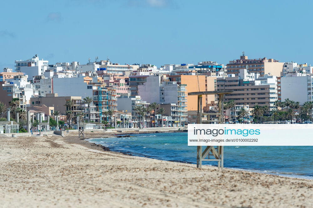20200426 Children go out of the Home in Mallorca during Corona Lock down PALMA DE MALLORCA, SPAIN APRIL 26 2020 General view of the beach at the Playa de Palma at Children go out of the Home in Mallorca during Corona Lock down on April 26, 2020 in Palma de Mallorca, Palma de Mallorca Baleares Spain