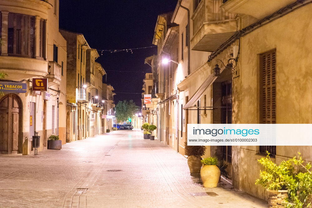 20200426 Children go out of the Home in Mallorca during Corona Lock down PALMA DE MALLORCA, SPAIN APRIL 26 2020 Empty roads in in Llucmajor at Children go out of the Home in Mallorca during Corona Lock down on April 26, 2020 in Palma de Mallorca, Palma de Mallorca Baleares Spain