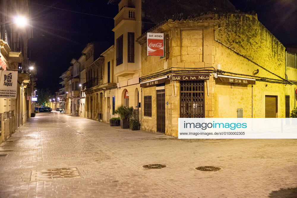 20200426 Children go out of the Home in Mallorca during Corona Lock down PALMA DE MALLORCA, SPAIN APRIL 26 2020 closed bar in in Llucmajor at Children go out of the Home in Mallorca during Corona Lock down on April 26, 2020 in Palma de Mallorca, Palma de Mallorca Baleares Spain
