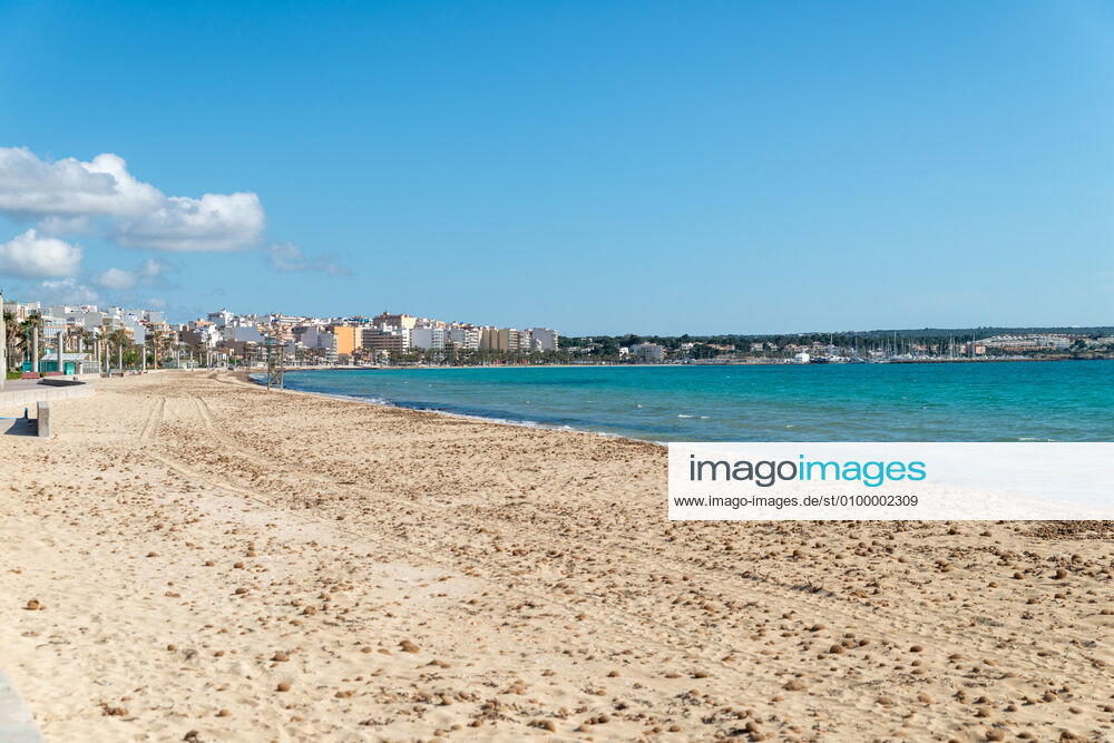 20200426 Children go out of the Home in Mallorca during Corona Lock down PALMA DE MALLORCA, SPAIN APRIL 26 2020 General view of the beach at the Playa de Palma at Children go out of the Home in Mallorca during Corona Lock down on April 26, 2020 in Palma de Mallorca, Palma de Mallorca Baleares Spain