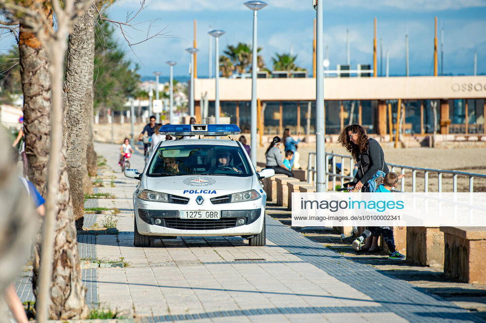 20200426 Children go out of the Home in Mallorca during Corona Lock down PALMA DE MALLORCA, SPAIN APRIL 26 2020 Port Adriano beach at Children go out of the Home in Mallorca during Corona Lock down on April 26, 2020 in Palma de Mallorca, Palma de Mallorca Baleares Spain