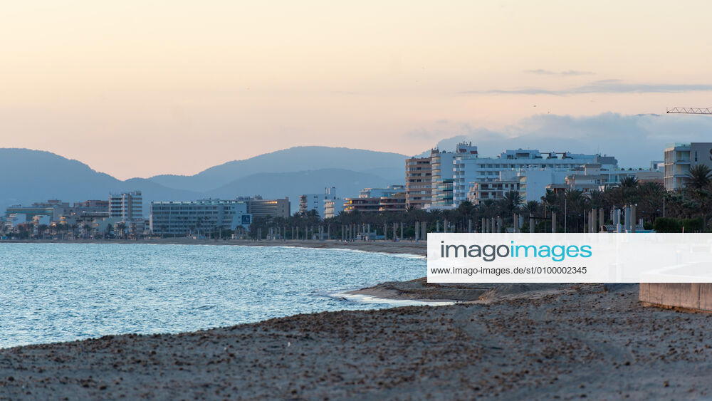20200426 Children go out of the Home in Mallorca during Corona Lock down PALMA DE MALLORCA, SPAIN APRIL 26 2020 sunset at the Playa de Palma at Children go out of the Home in Mallorca during Corona Lock down on April 26, 2020 in Palma de Mallorca, Palma de Mallorca Baleares Spain