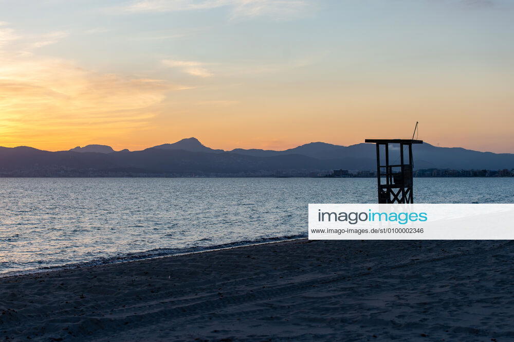 20200426 Children go out of the Home in Mallorca during Corona Lock down PALMA DE MALLORCA, SPAIN APRIL 26 2020 sunset at the Playa de Palma at Children go out of the Home in Mallorca during Corona Lock down on April 26, 2020 in Palma de Mallorca, Palma de Mallorca Baleares Spain