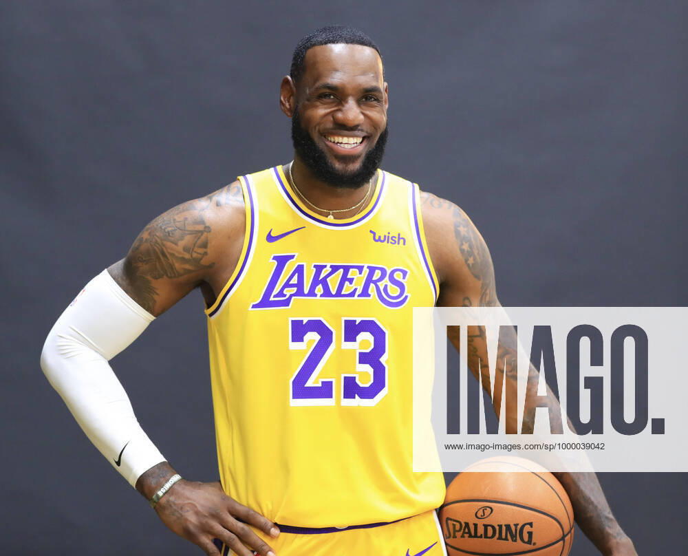 (201229) -- BEIJING, Dec. 29, 2020 -- Lebron James of Los Angeles Lakers poses for a picture during media day in Los Angeles, the United States, Sept. 27, 2019. The 36-year-old James led the Los Angles Lakers to win the NBA, Basketball Herren, USA 2019-20 season with an average of 29.8 points, 11.8 rebounds, and 8.5 assists in the finals, crowned his fourth NBA finals MVP. )TOP 10 WORLD SPORTS PERSONALITIES IN 2020 TOP 10 WORLD SPORTS PERSONALITIES IN 2020 LixYing