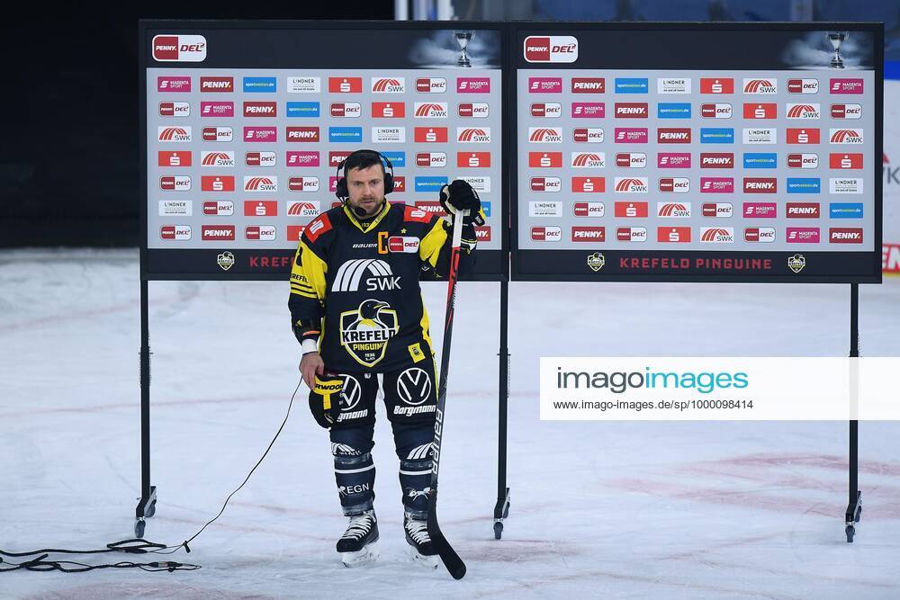 Eishockey Penny DEL 22 Spieltag Krefeld Pinguine Kölner Haie am 03 01 2021 in der Yayla Arena in Krefeld Martin Schymainski Krefeld According to the regulations of the DEL Deutsche Eishockey Liga, the publication and further use of the recordings in electronic media and end devices of any kind during the ongoing game is not permitted. xRx
