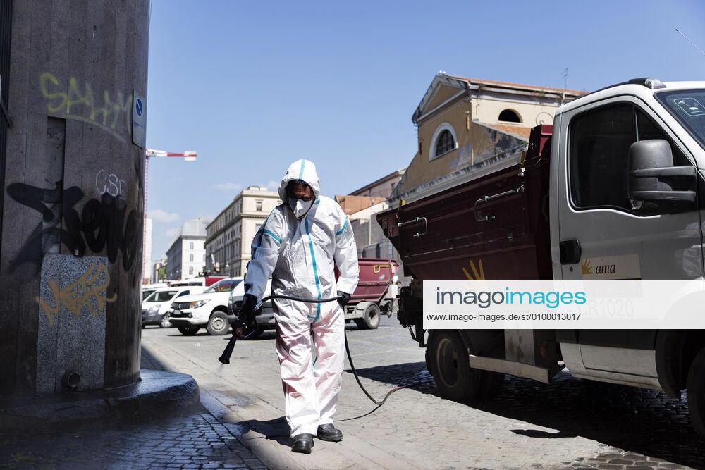 A civil servant doing the sanitization of the streets outside the Termini train station in Roma. ..The Italian prime minister Giuseppe Conte has announce the â€oeFase 2†in Italy from the 4th of May...All the city, as all the whole country, is under quarantine and the movement are restricted to the necessary. ..The streets of the city are empty and controled by the amry. Roma Italy - ZUMAt147 20200427_zip_t147_001
