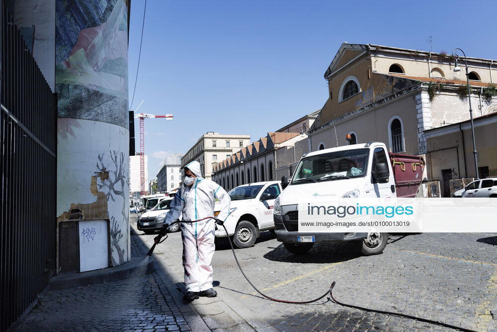 A civil servant doing the sanitization of the streets outside the Termini train station in Roma. ..The Italian prime minister Giuseppe Conte has announce the â€oeFase 2†in Italy from the 4th of May...All the city, as all the whole country, is under quarantine and the movement are restricted to the necessary. ..The streets of the city are empty and controled by the amry. Roma Italy - ZUMAt147 20200427_zip_t147_002