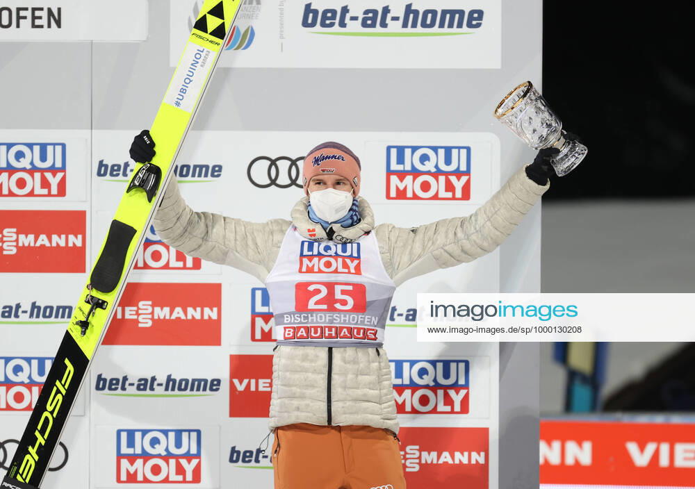 KW01 Ski jumping, Skispringen, Ski, nordisch - FIS WC Bischofshofen BISCHOFSHOFEN,AUSTRIA,06.JAN.21 - NORDIC SKIING, SKI JUMPING - FIS World Cup, Four Hills Tournament, large hill, award ceremony. Image shows Karl Geiger (GER). Keywords: trophy. GEPAxpictures xChristianxWalgram