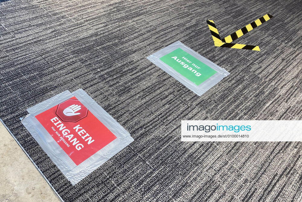 Relaxation and compulsory masks in the coronavirus pandemic Businesses in Bavaria will reopen on April 27th. Markers on the floor will point to the exit of a Hugendubel bookstore One-way street, one-way rule Shop, branch, entrance,