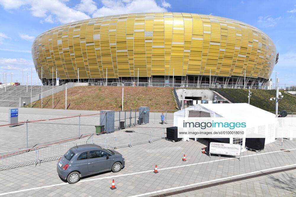 Drive & Go-Thru mobile tent for testing for the coronavirus at the Energa Arena in Gdansk Drive & Go-Thru mobile tent for testing for the coronavirus at the Energa Arena on April 27, 2020 in Gdansk, Poland EN_01426432_0040