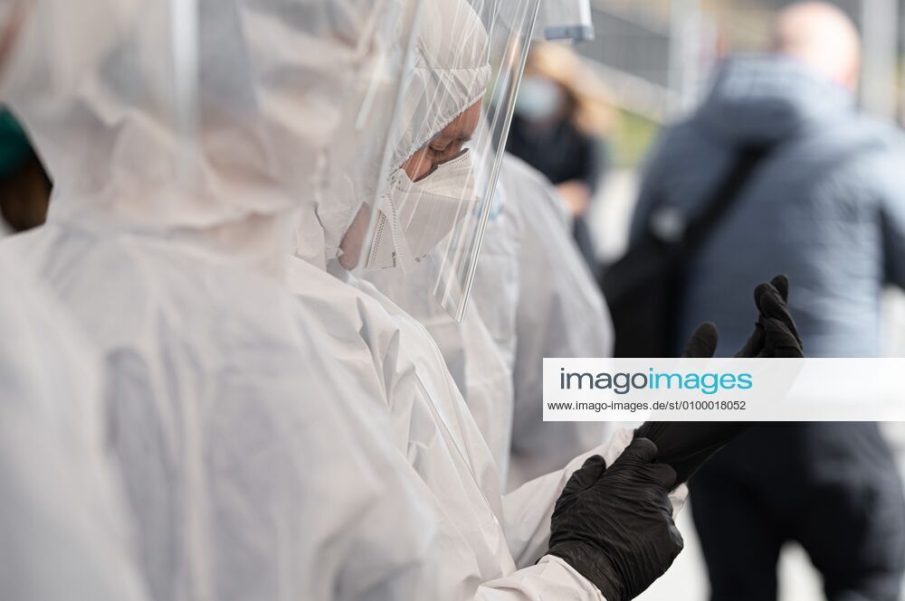 Drive & Go-Thru mobile tent for testing for the coronavirus at the Energa Arena in Gdansk Drive & Go-Thru mobile tent for testing for the coronavirus at the Energa Arena on April 27, 2020 in Gdansk, Poland EN_01426457_0003