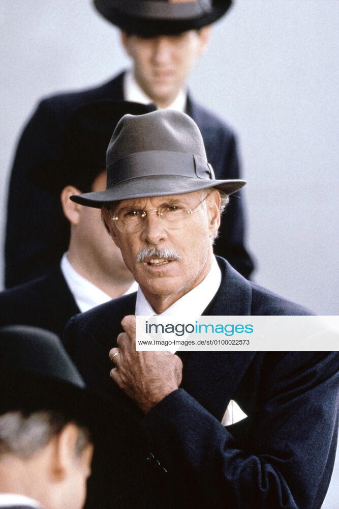 AMELIA EARHART: THE FINAL FLIGHT, Bruce Dern, 1994. Avenue Pictures Prod. Courtesy: Everett Collection Courtesy Everett Collection !ACHTUNG AUFNAHMEDATUM GESCHÄTZT! PUBLICATIONXNOTxINxCANxCHNxFRAxITAxJPNxNORxPOLxRUSxESPxUKxUSA