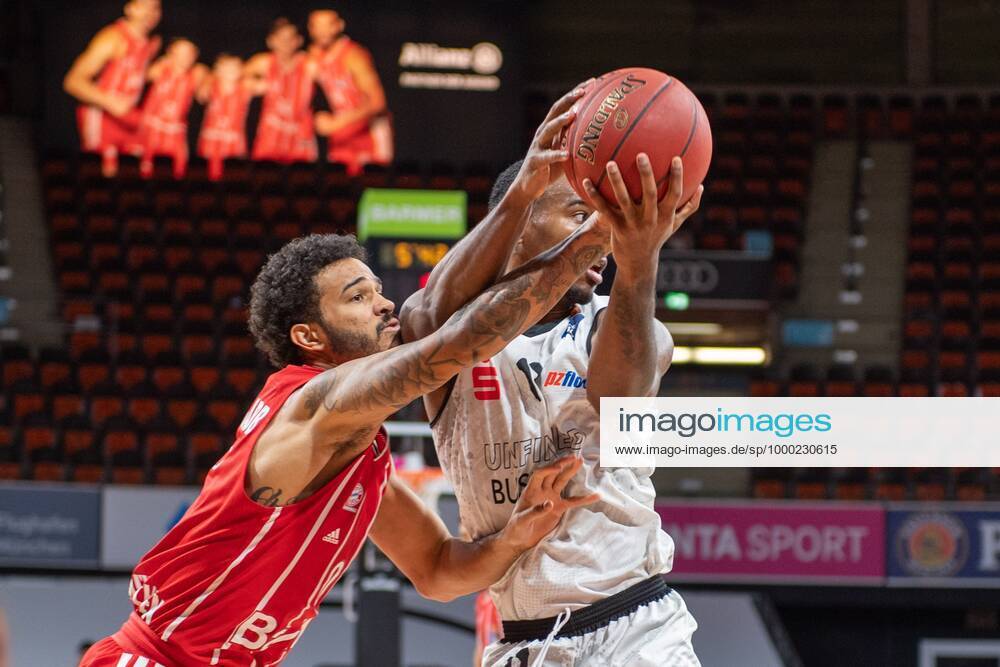 Nick Weiler Babb 0 FC Bayern , Isiaha Mike 11 Niners Chemnitz , FC Bayern Basketball vs Niners Chemnitz, BBL, 10 01 2021 Muenchen Bayern Germany