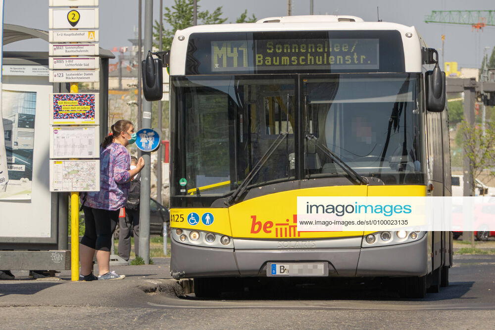 I27 04 2020,Berlin,Germany,GER, the city in times of the Corona Pandemic From Monday, 27 April 2020, passengers on public transport in the VBB area, including BVG buses and trams, must wear a mouth-nose cover Photo Bus M41, seen opposite the main station