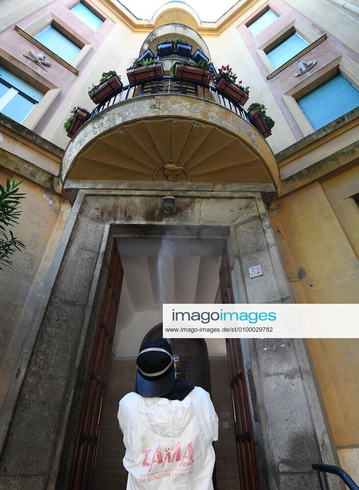 (200427) -- ROME, April 27, 2020 (Xinhua) -- A worker of a disinfection company disinfects the surroundings of a residential building amid the coronavirus pandemic in Rome, Italy, April 27, 2020. (Photo by Alberto Lingria Xinhua) ITALY-ROME-COVID-19-DISINFECTION