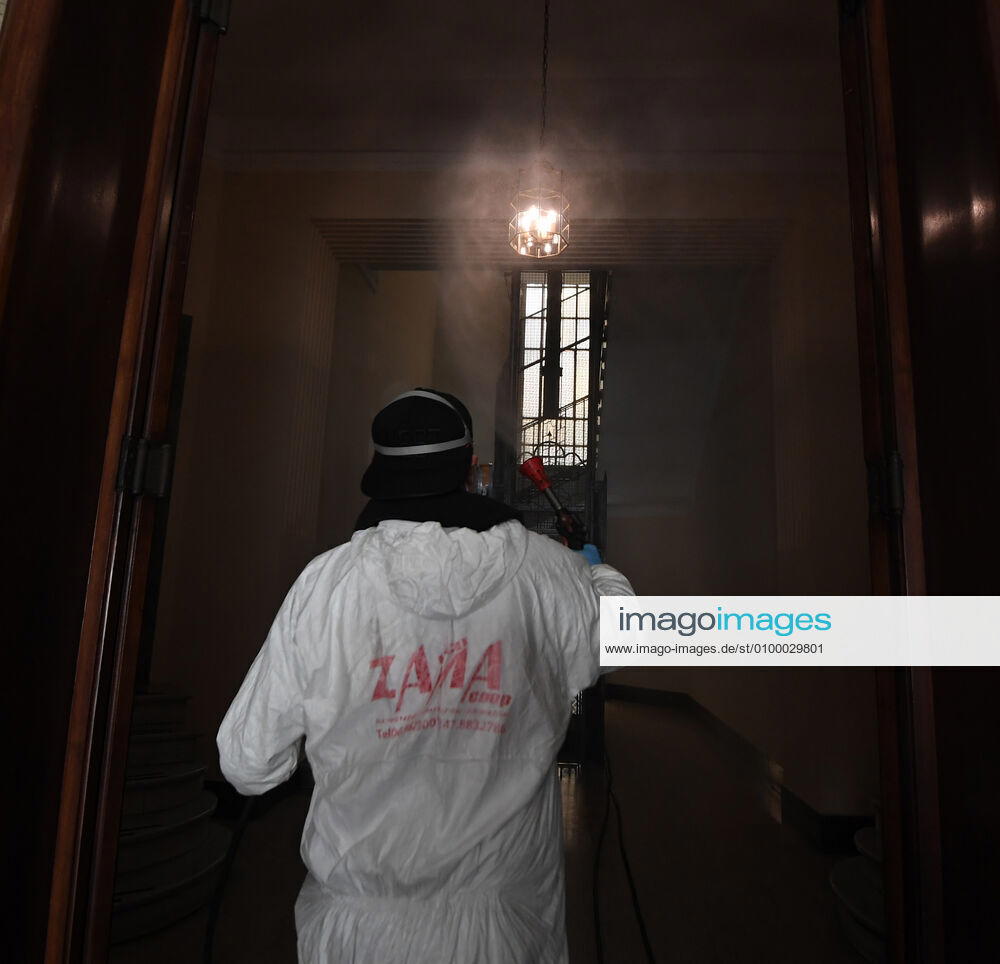 (200427) -- ROME, April 27, 2020 (Xinhua) -- A worker of a disinfection company disinfects a residential building amid the coronavirus pandemic in Rome, Italy, April 27, 2020. (Photo by Alberto Lingria Xinhua) ITALY-ROME-COVID-19-DISINFECTION