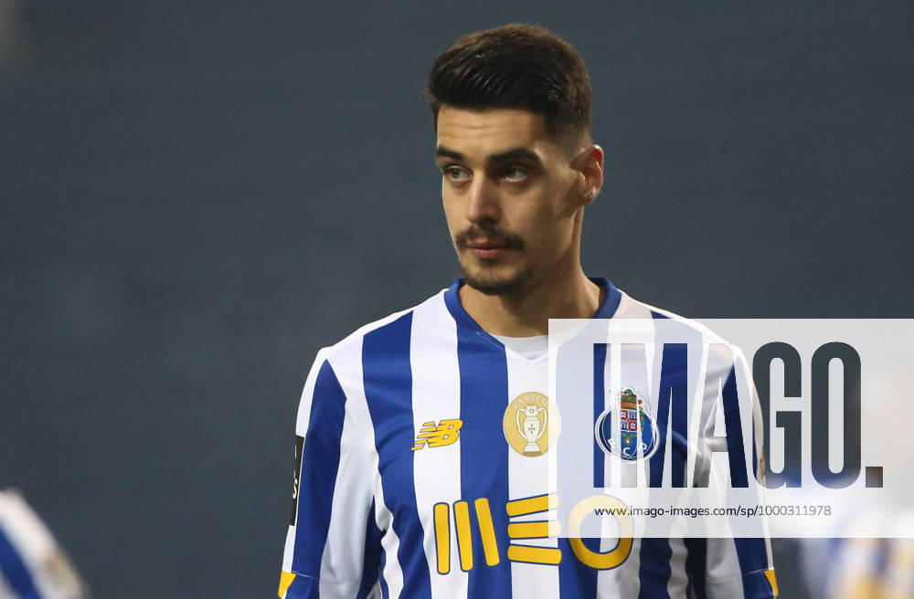 FC Porto v Benfica Portuguese First League 15 01 2021. Diogo Leite of Porto during the Portuguese First League match between FC Porto and Benfica at Estadio do Dragao, Portugal on 15 January 2021. Porto Estadio do Dragao Porto Portugal Editorial use only ,