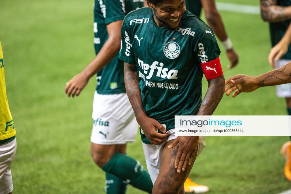 Palmeiras x Corinthians SÃO PAULO, SP - 18.01.2021: PALMEIRAS X CORINTHIANS - Luiz Adriano ( 10 Palmeiras) celebrates a goal (4-0) during a match between Palmeiras x Corinthians, valid for the 30th round of the Brazilian Championship 2020 held at Estádio Allianz Parque in São Paulo, SP. (Photo: Richard Callis Fotoarena) x2020215x RichardxCallis