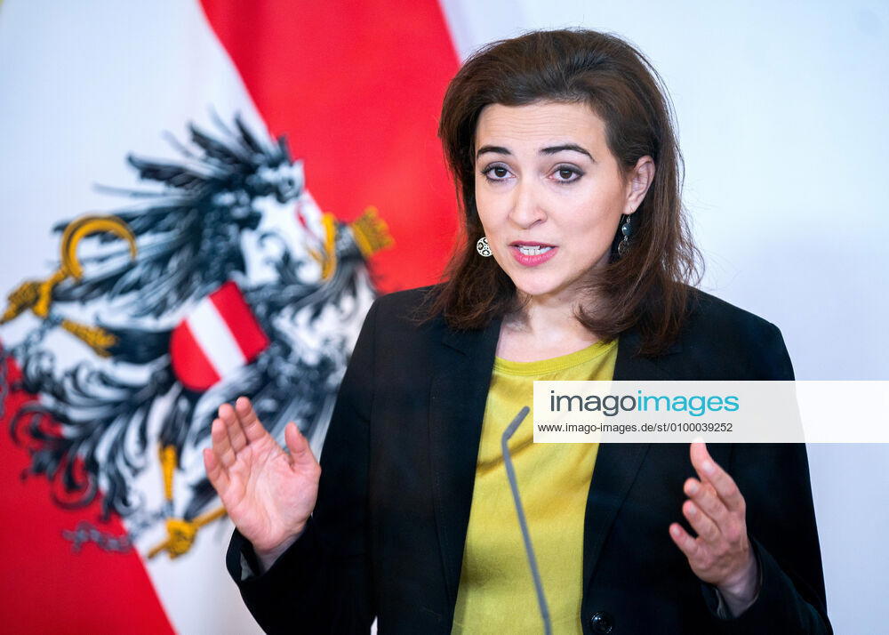 Vienna 27 04 2020, Federal Chancellery, Vienna, AUT, Current developments on corona disease in Austria, press conference on the subject of news from the prison system, in picture Minister of Justice Alma Zadic Gruene Minister of Justice Alma Zadic Gruene during a press conference on the subject of news from the prison system of Austrian Goverment about the coronavirus pandemic at the Federal Chancellery in Vienna, Au EP_STR