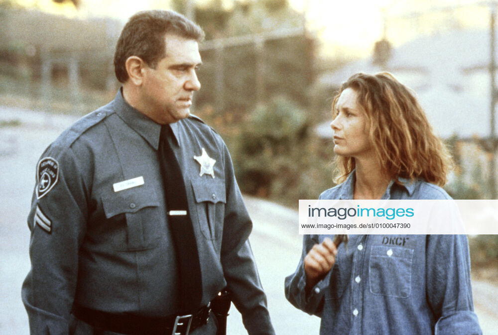 PRISON OF SECRETS, (from left): Dan Lauria, Stephanie Zimbalist, 1997. Lifetime TV Courtesy: Everett Collection Lifetime Television Courtesy Everett Collection !ACHTUNG AUFNAHMEDATUM GESCHÄTZT! PUBLICATIONXNOTxINxCANxCHNxFRAxITAxJPNxNORxPOLxRUSxESPxUKxUSA